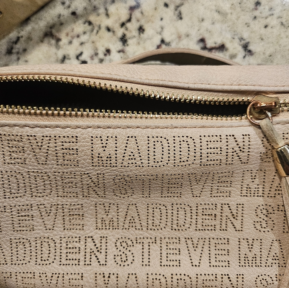 Steve Madden Beige Crossbody Bag - Picture 3 of 4